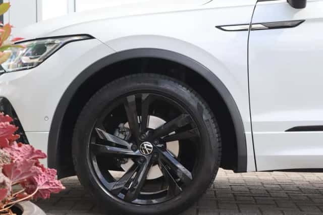 Volkswagen Tiguan (2023) thumbnail 2