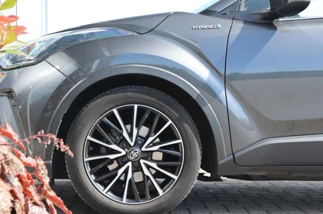 Toyota C-HR (2020) thumbnail 2