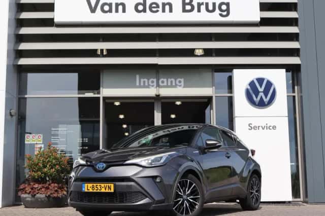 Toyota C-HR (2020) thumbnail 3