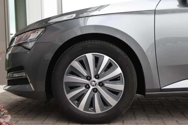 Škoda Superb (2022) thumbnail 2