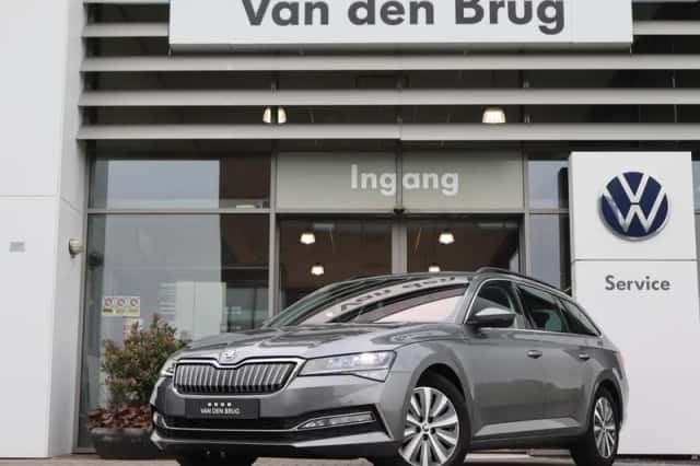 Škoda Superb (2022) thumbnail 3