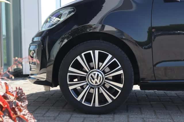 Volkswagen Up! (2018) thumbnail 2