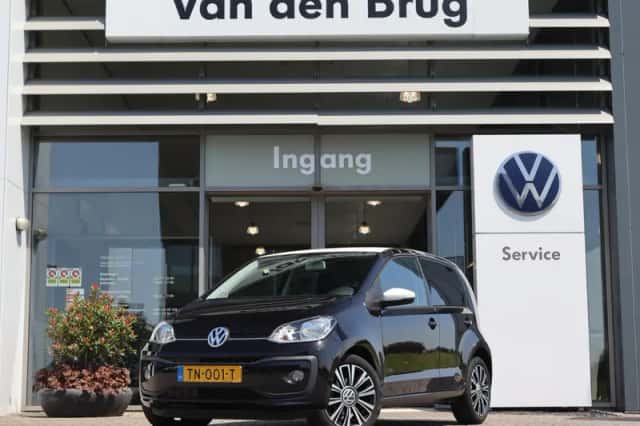 Volkswagen Up! (2018) thumbnail 3