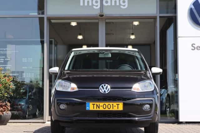 Volkswagen Up! (2018) thumbnail 4