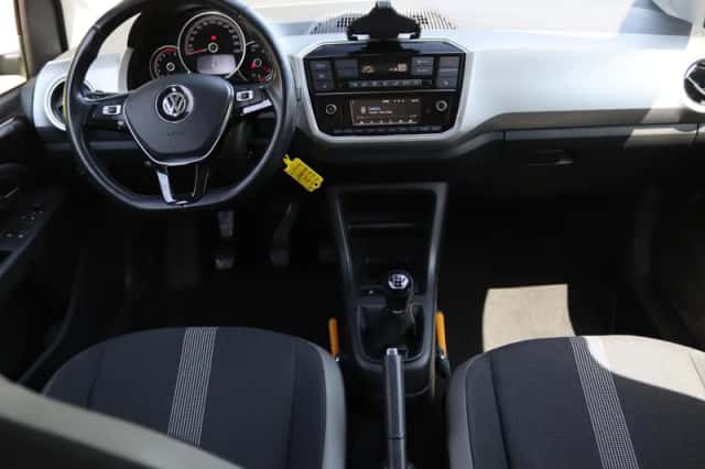 Volkswagen Up! (2018) thumbnail 5