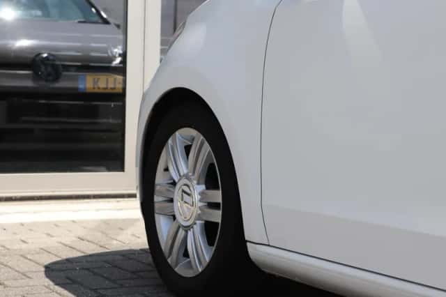 Volkswagen Up! (2017) thumbnail 6