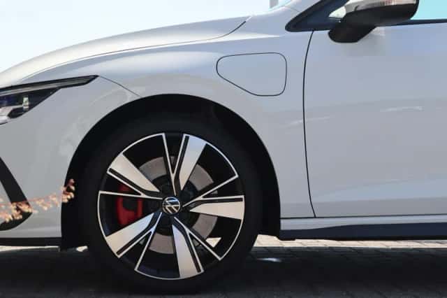 Volkswagen Golf (2022) thumbnail 2