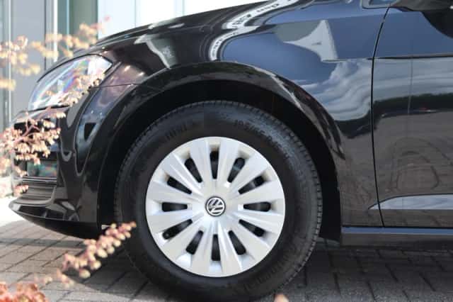 Volkswagen Golf (2015) thumbnail 2