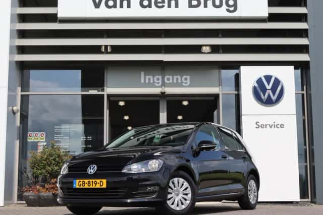 Volkswagen Golf (2015) thumbnail 3