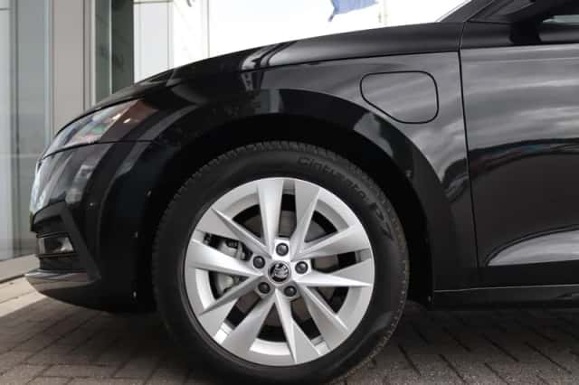 Škoda Octavia (2023) thumbnail 2