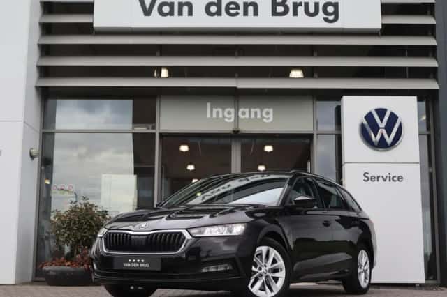 Škoda Octavia (2023) thumbnail 3