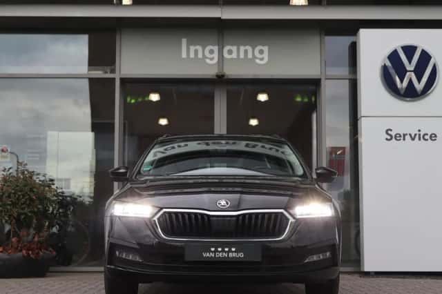 Škoda Octavia (2023) thumbnail 4