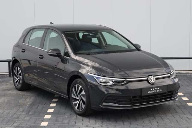 Volkswagen Golf (2022) thumbnail 3