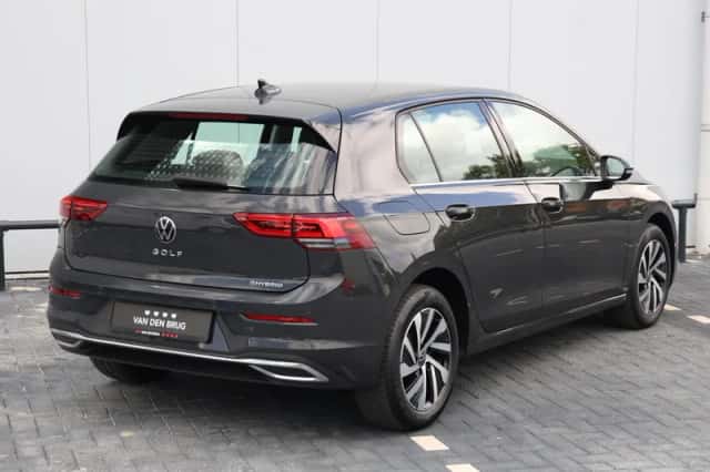 Volkswagen Golf (2022) thumbnail 5