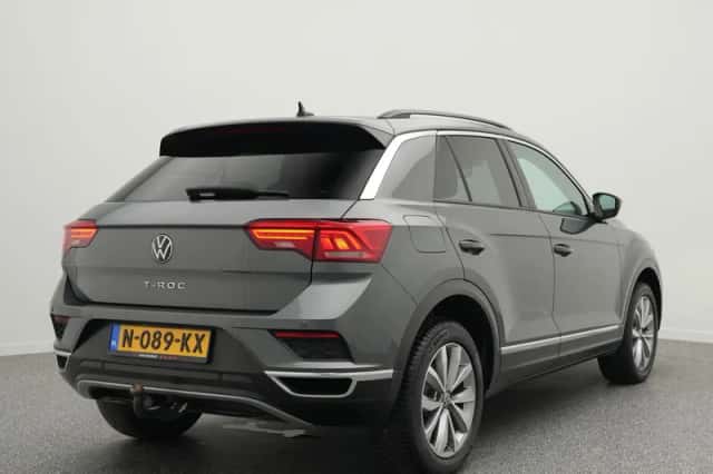 Volkswagen T-Roc (2021) thumbnail 2