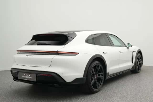 Porsche Taycan (2023) thumbnail 2