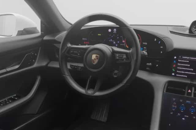 Porsche Taycan (2023) thumbnail 5