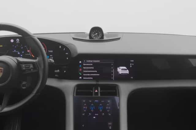 Porsche Taycan (2023) thumbnail 6