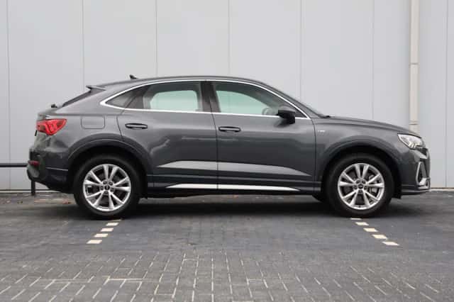Audi Q3 (2022) thumbnail 2