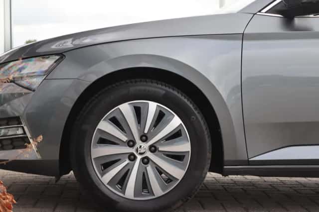 Škoda Superb (2023) thumbnail 2