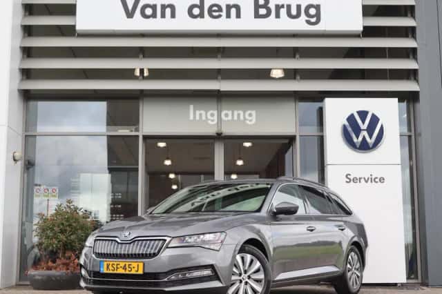 Škoda Superb (2023) thumbnail 3