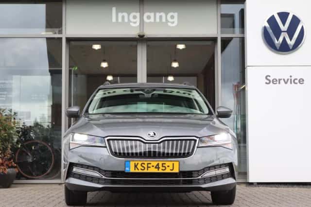 Škoda Superb (2023) thumbnail 4