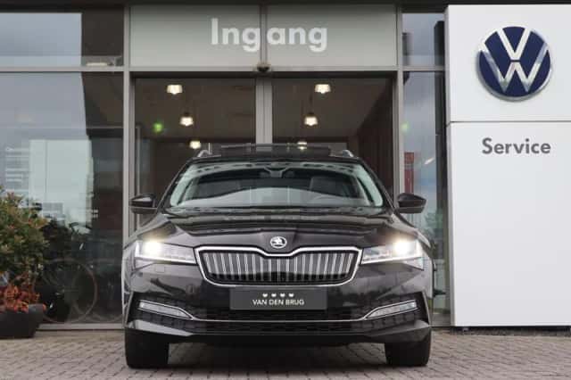 Škoda Superb (2023) thumbnail 4