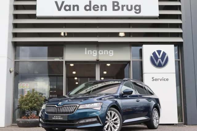 Škoda Superb (2022) thumbnail 3