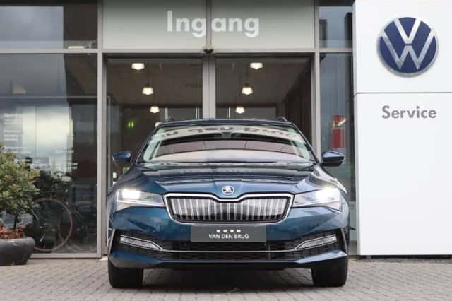 Škoda Superb (2022) thumbnail 5