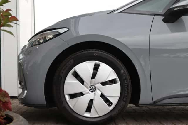 Volkswagen ID.3 (2024) thumbnail 2