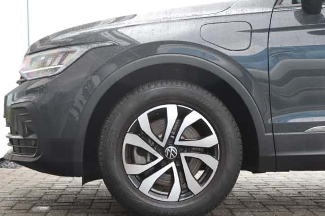 Volkswagen Tiguan (2022) thumbnail 2