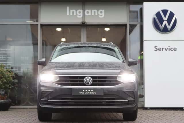 Volkswagen Tiguan (2022) thumbnail 4