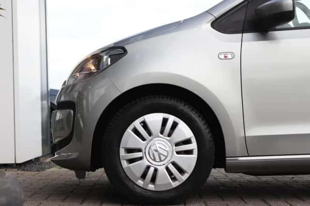 Volkswagen Up! (2015) thumbnail 2