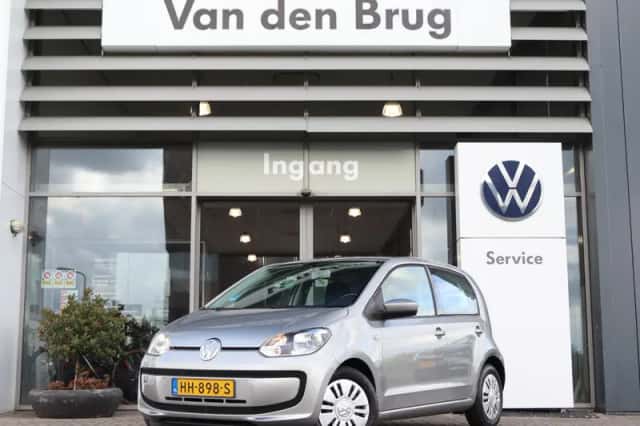 Volkswagen Up! (2015) thumbnail 3