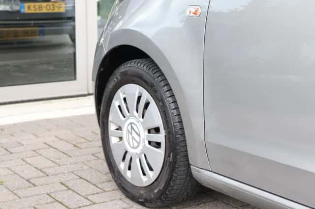 Volkswagen Up! (2015) thumbnail 6