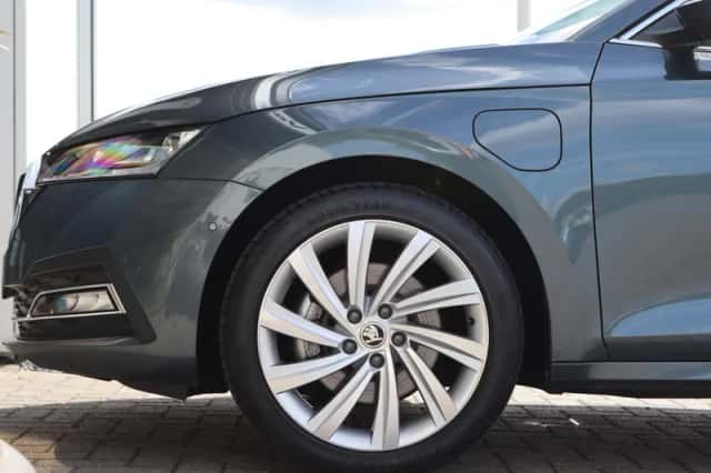 Škoda Octavia (2021) thumbnail 2