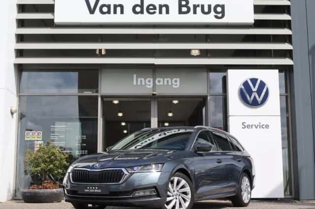 Škoda Octavia (2021) thumbnail 3