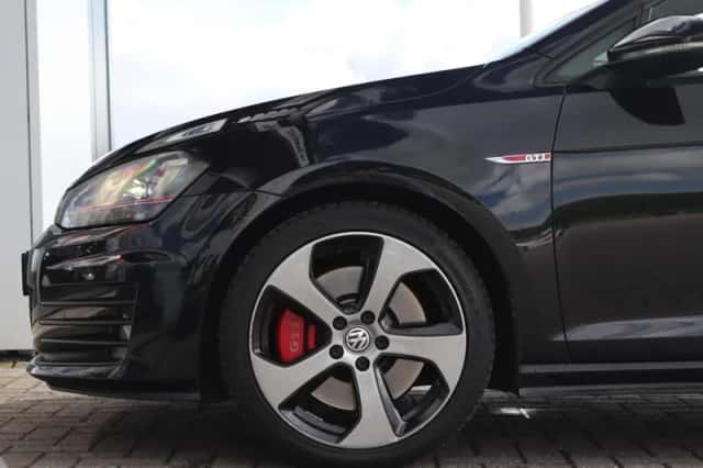 Volkswagen Golf (2013) thumbnail 2