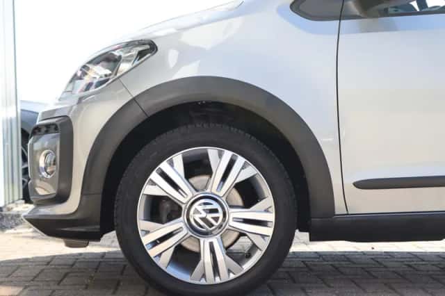 Volkswagen Up! (2018) thumbnail 2