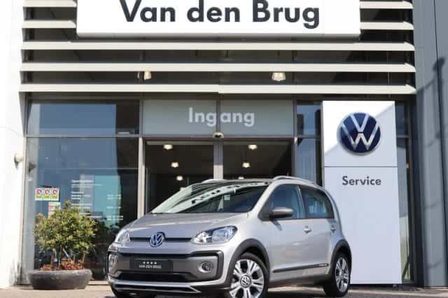 Volkswagen Up! (2018) thumbnail 3