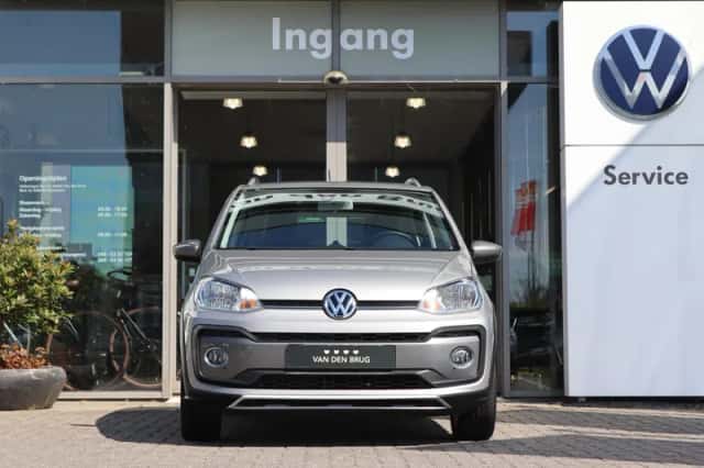 Volkswagen Up! (2018) thumbnail 4