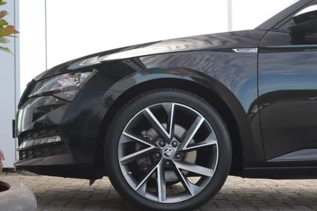 Škoda Superb (2022) thumbnail 2
