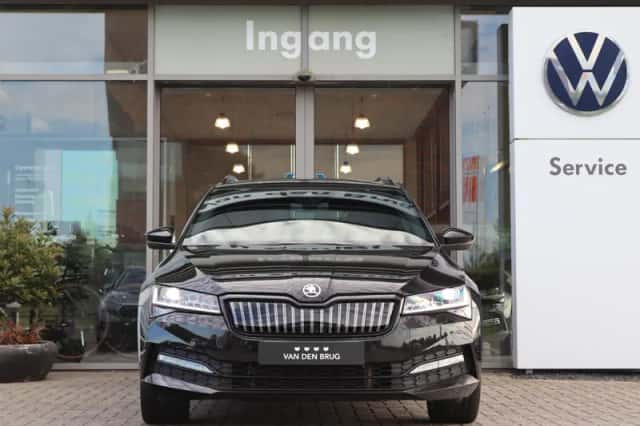 Škoda Superb (2022) thumbnail 4