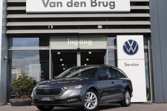 Škoda Octavia (2023) thumbnail 3