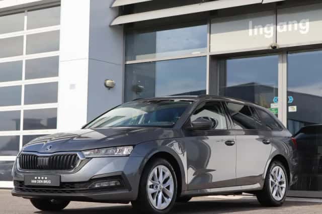Škoda Octavia (2023) thumbnail 6