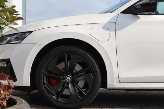 Škoda Octavia (2023) thumbnail 2