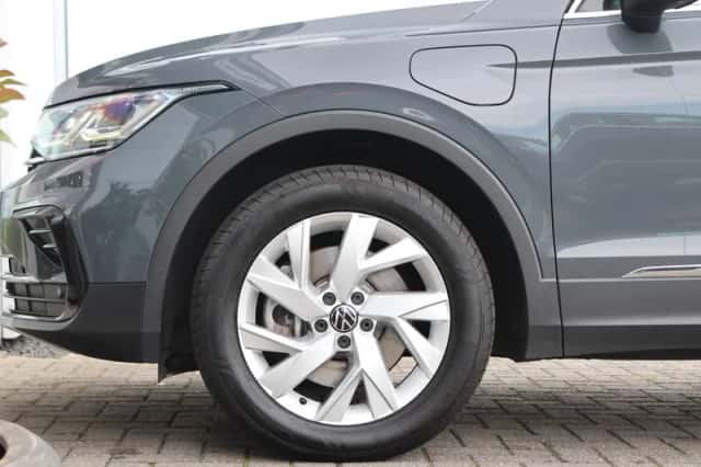 Volkswagen Tiguan (2022) thumbnail 2
