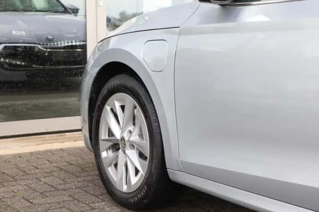 Škoda Octavia (2022) thumbnail 2