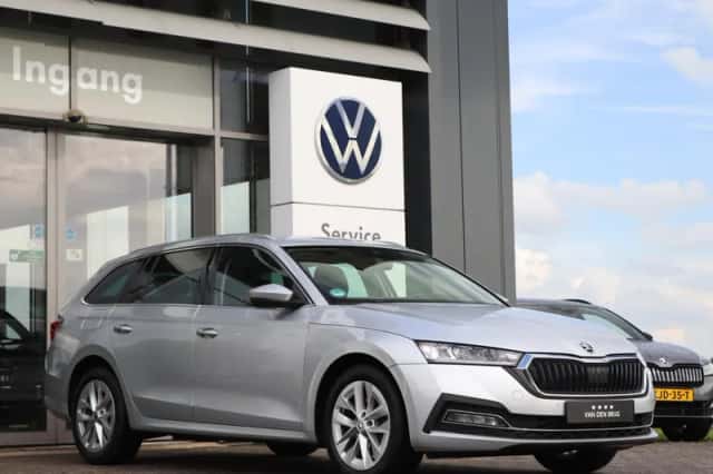 Škoda Octavia (2022) thumbnail 3