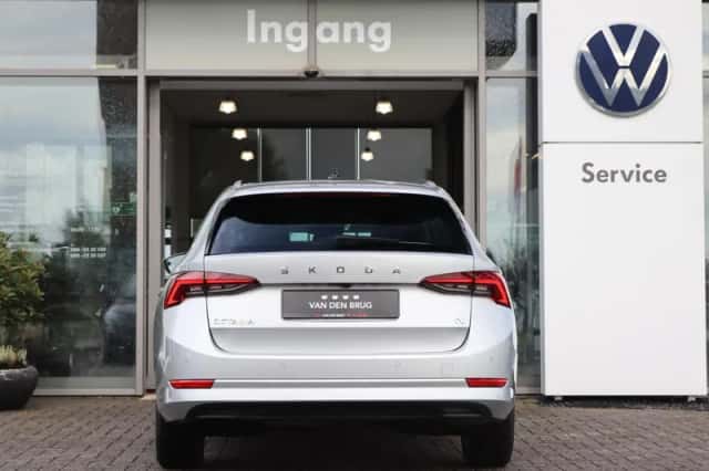 Škoda Octavia (2022) thumbnail 4